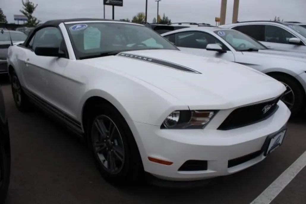 2012 Ford Mustang V6 Premium photo 1