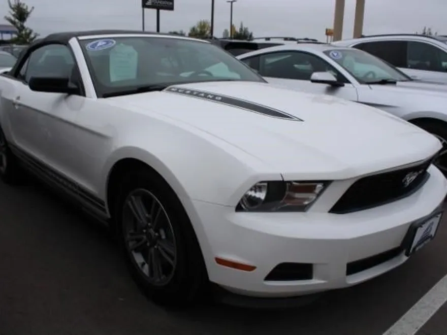 2012 Ford Mustang V6 Premium photo 1
