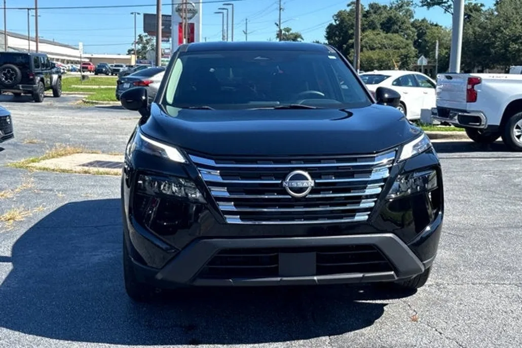 2024 Nissan Rogue SV photo 1