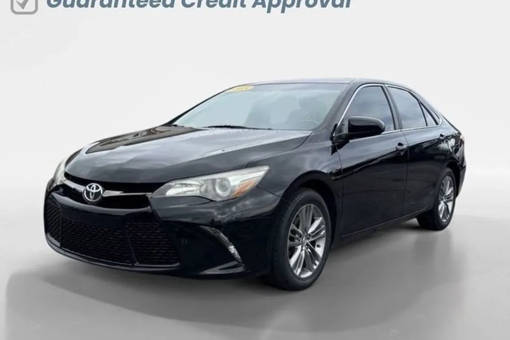 2018 Toyota Camry SE photo 1