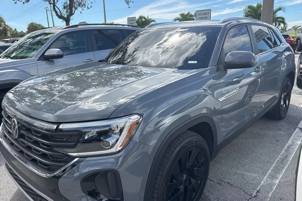 2025 Volkswagen Atlas Cross Sport SE Technology photo 1
