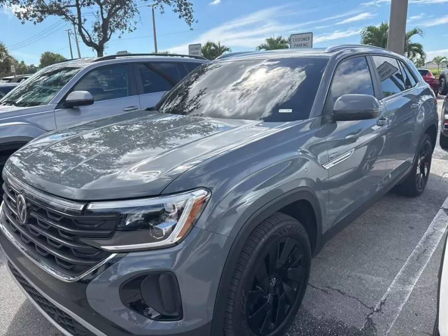 2025 Volkswagen Atlas Cross Sport SE Technology photo 1