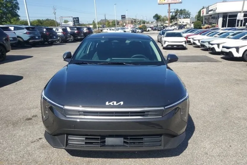 2025 Kia K4 LXS photo 1