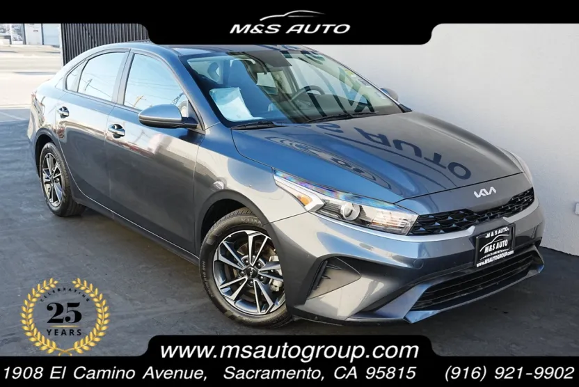 2024 Kia Forte LXS photo 1