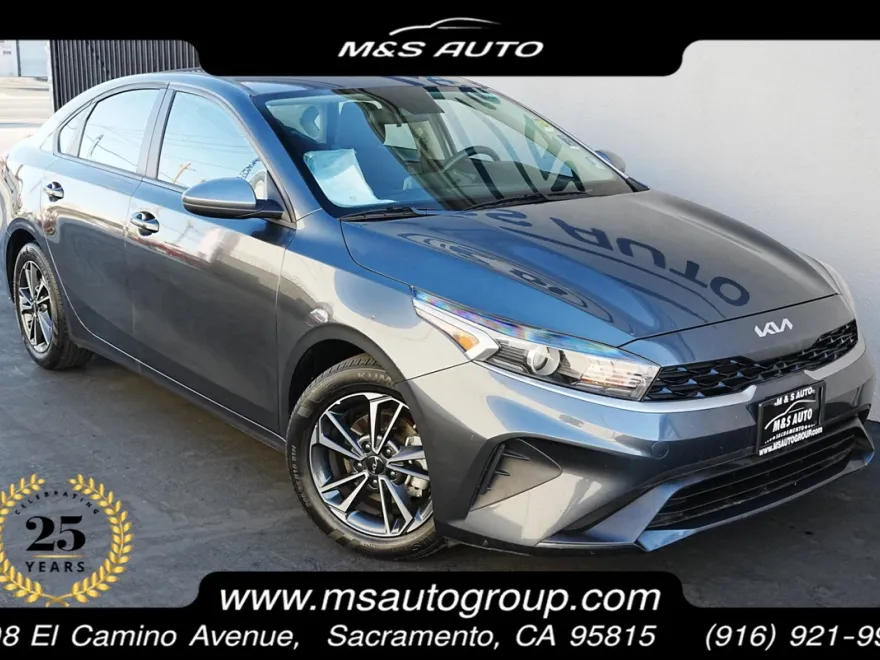 2024 Kia Forte LXS photo 1