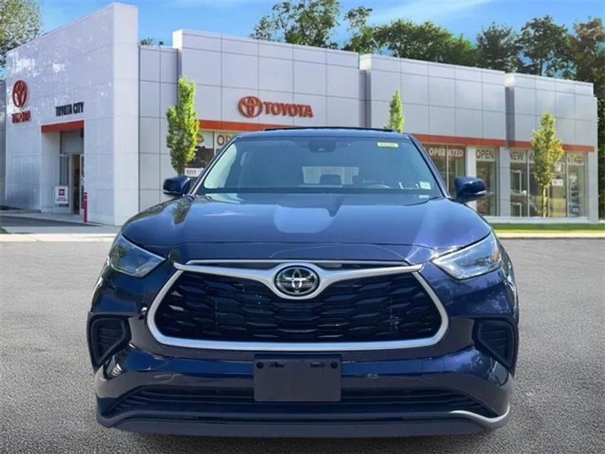 2022 Toyota Highlander L photo 1