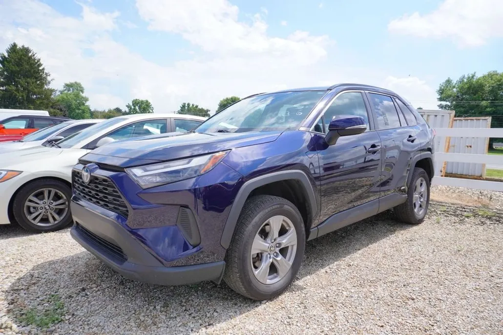 2022 Toyota RAV4 Hybrid XLE photo 1