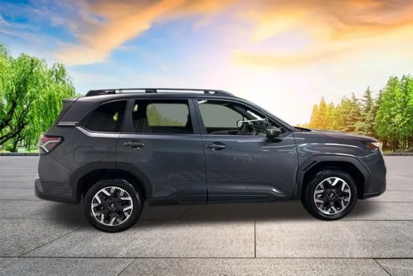 2025 Subaru Forester Premium photo 1