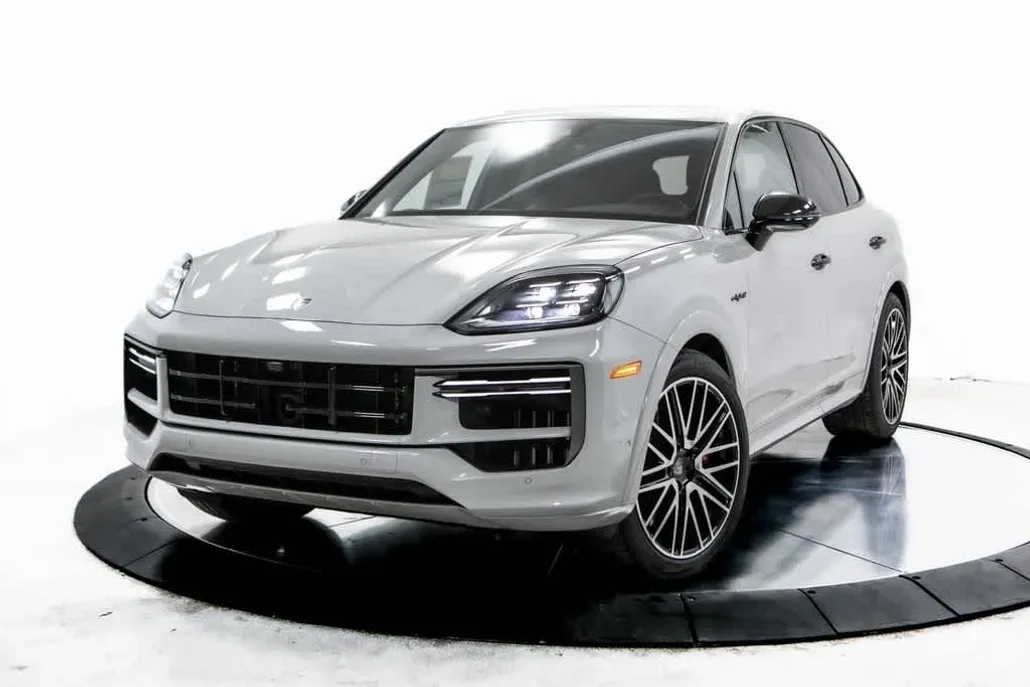 2025 Porsche Cayenne E-Hybrid Turbo photo 1