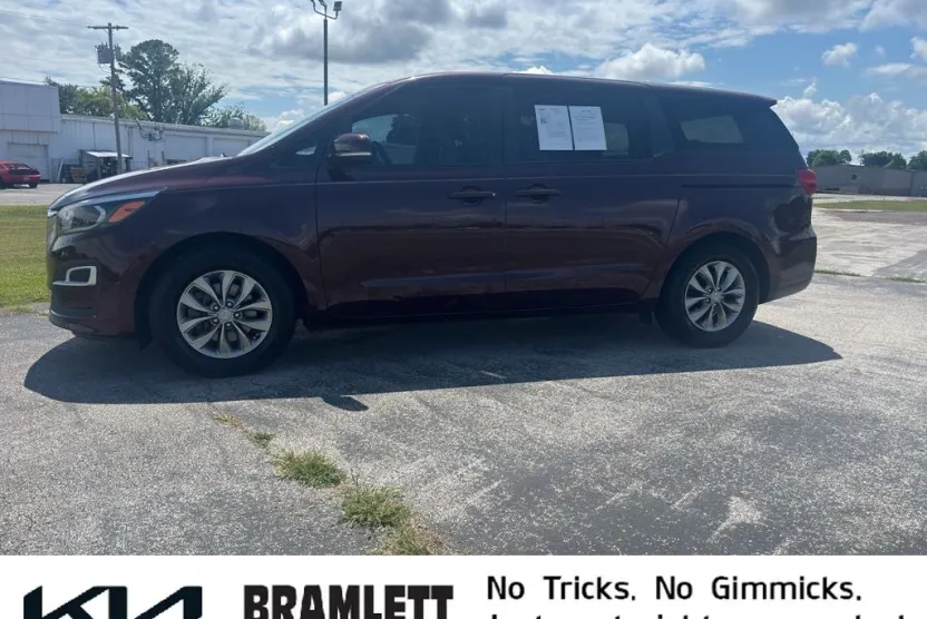 2019 Kia Sedona LX photo 1