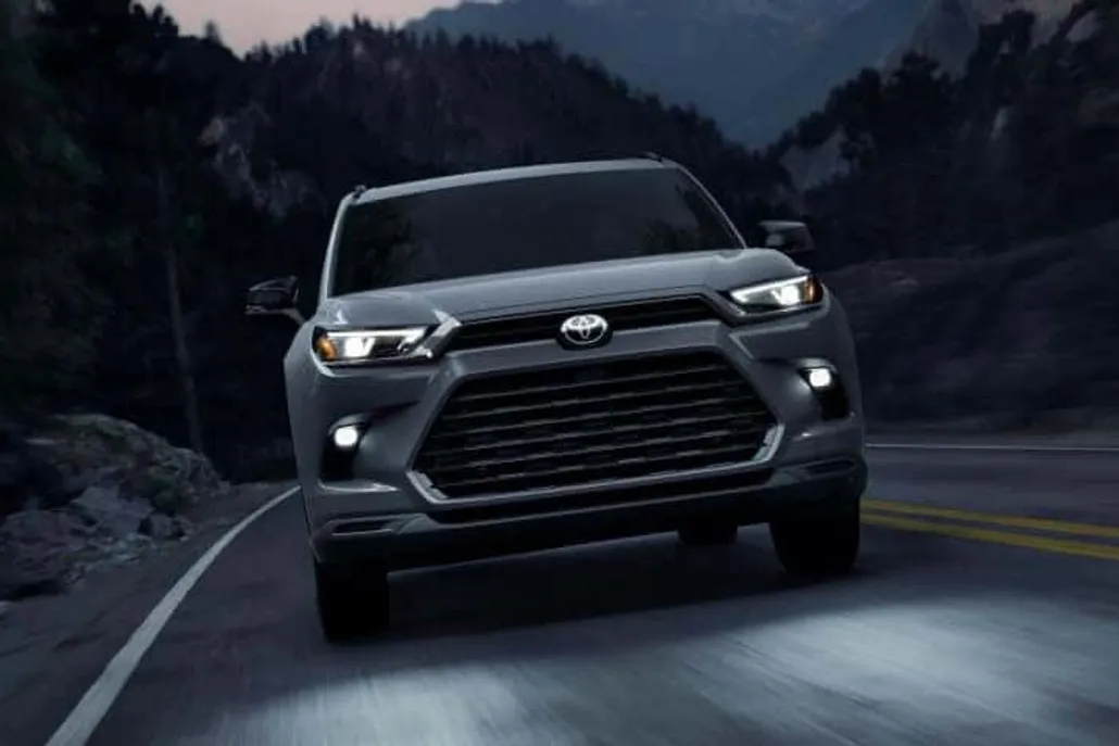2025 Toyota Grand Highlander LE photo 1