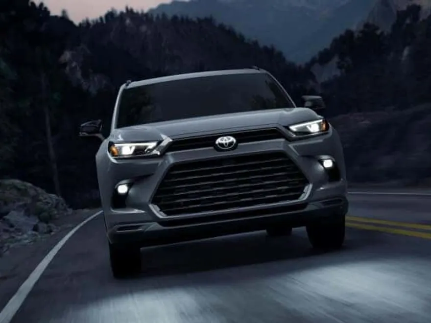 2025 Toyota Grand Highlander LE photo 1