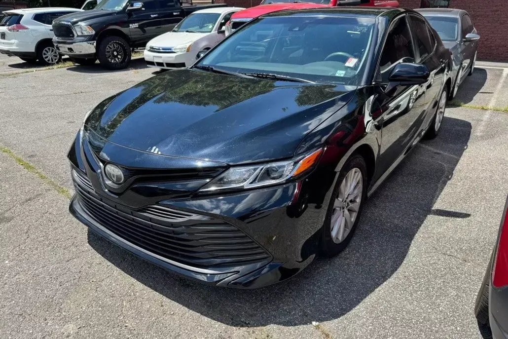 2018 Toyota Camry L photo 1