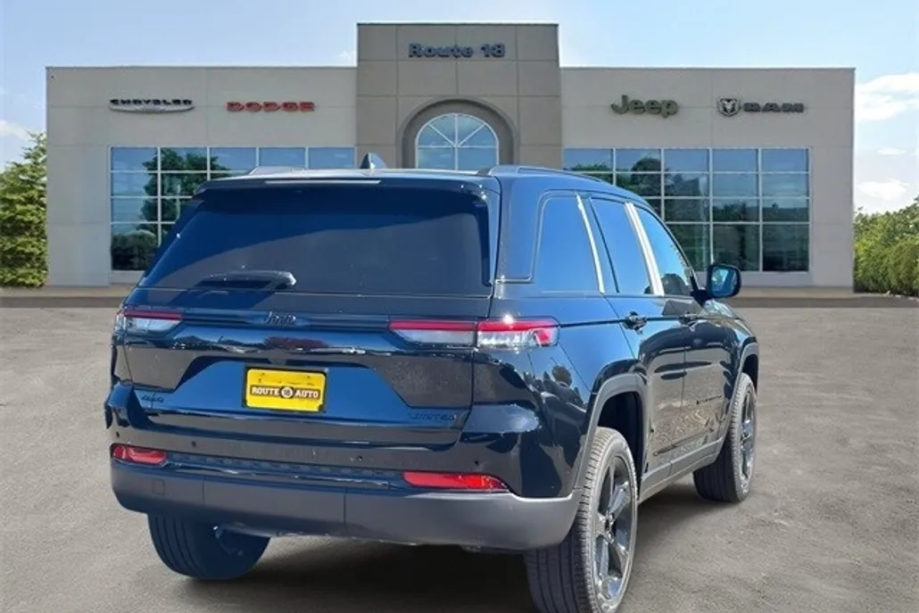 2025 Jeep Grand Cherokee Limited Sport photo 1