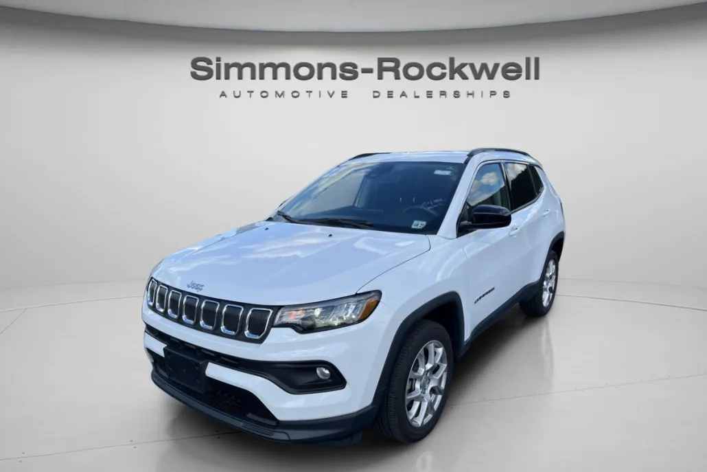 2022 Jeep Compass Latitude Lux photo 1