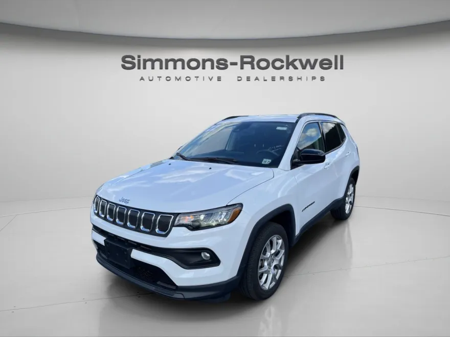 2022 Jeep Compass Latitude Lux photo 1