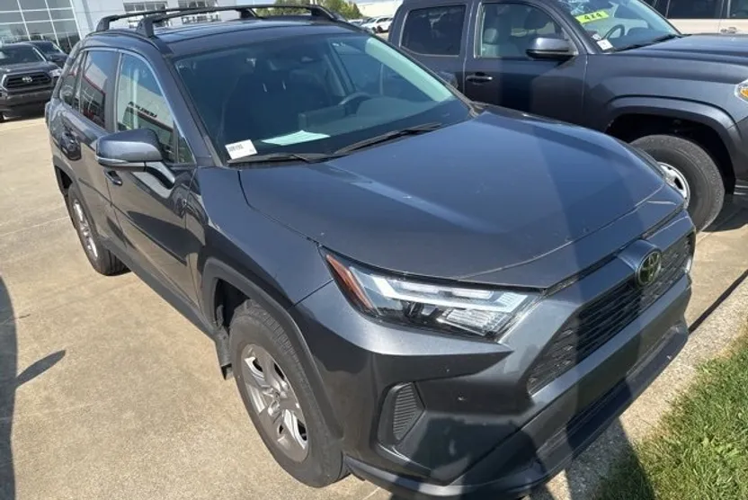 2023 Toyota RAV4 XLE photo 1