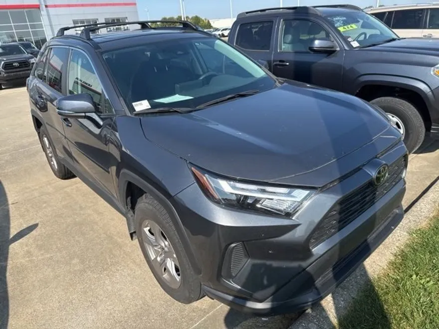 2023 Toyota RAV4 XLE photo 1