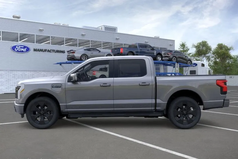 2025 Ford F-150 Lightning Platinum photo 1