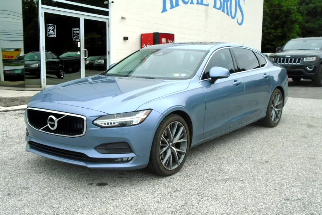 2018 Volvo S90 T5 Momentum photo 1