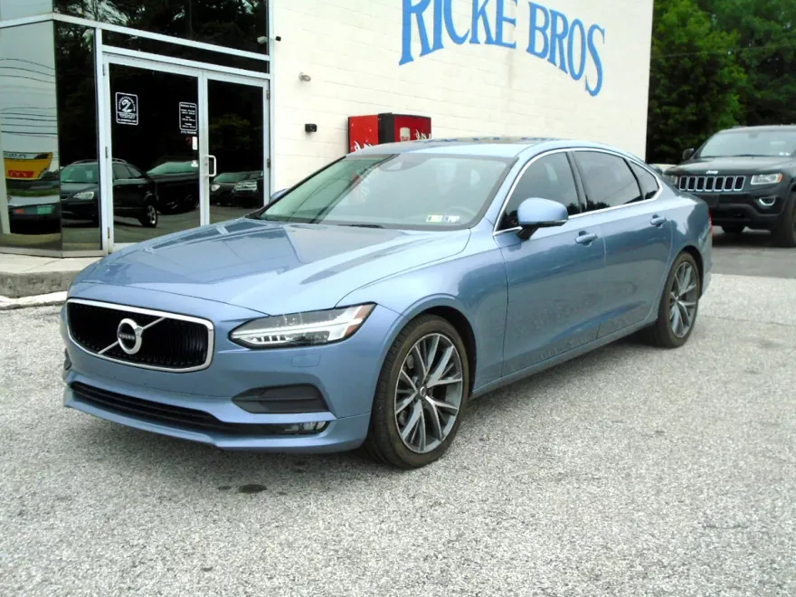 2018 Volvo S90 T5 Momentum photo 1
