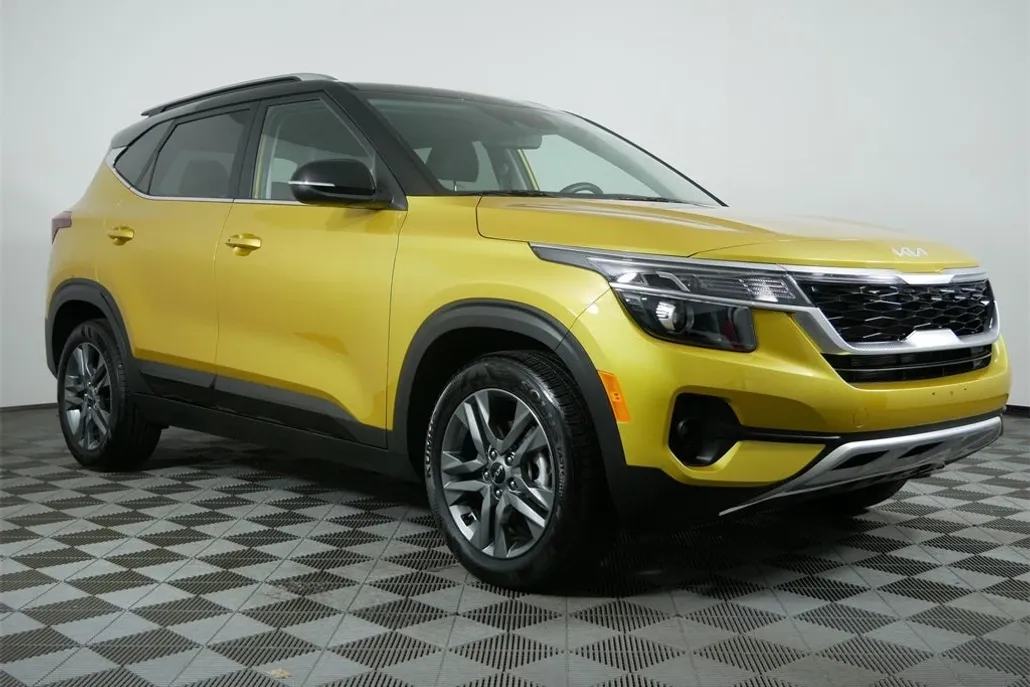 2023 Kia Seltos S photo 1