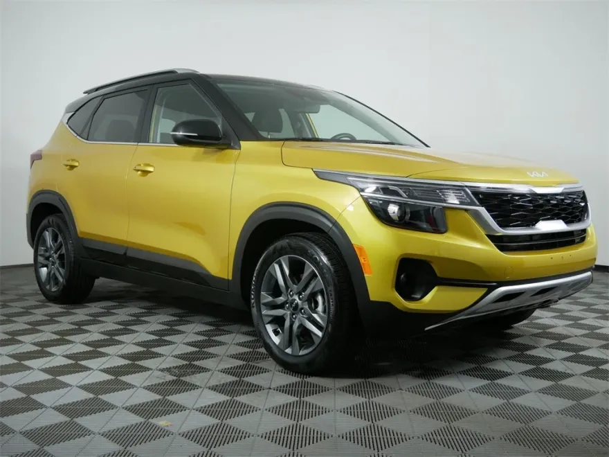 2023 Kia Seltos S photo 1