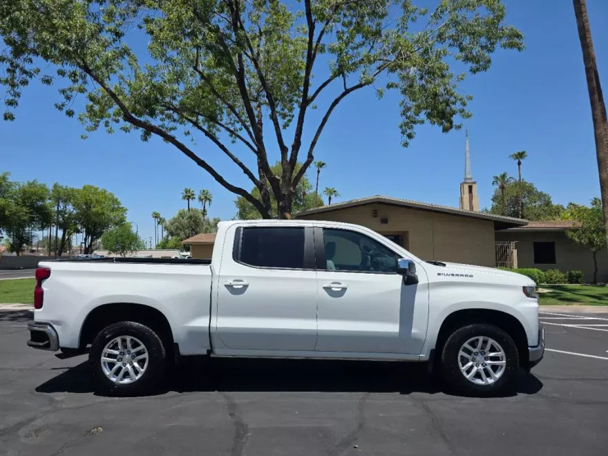 2019 Chevrolet Silverado 1500 LT photo 1
