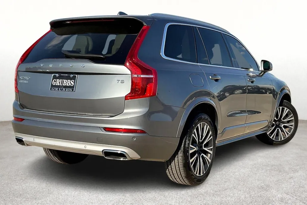 2020 Volvo XC90 Momentum photo 1