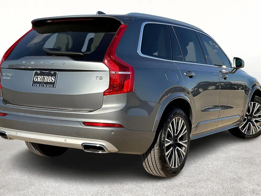 2020 Volvo XC90 Momentum photo 1