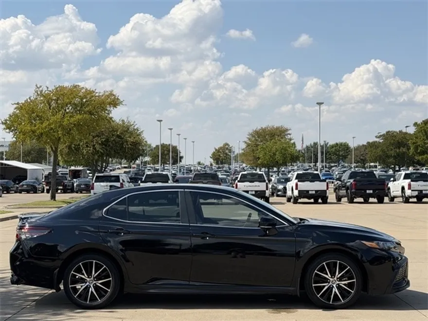 2023 Toyota Camry SE photo 1