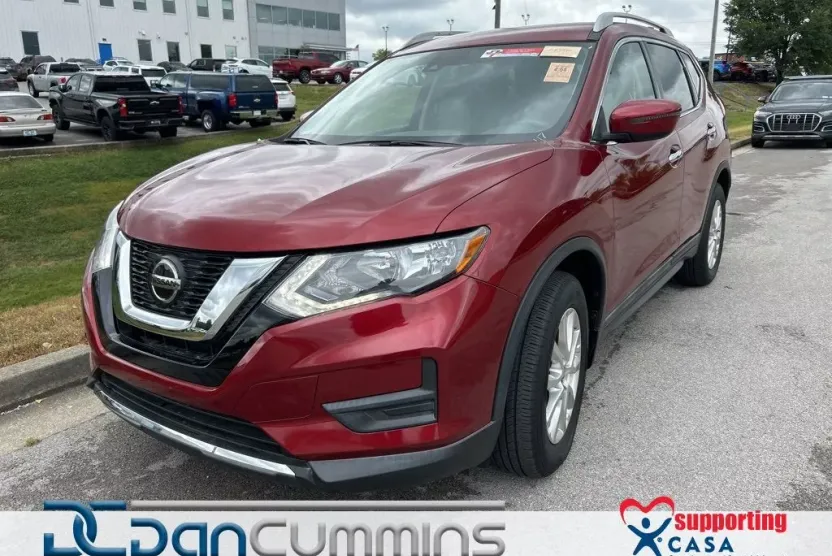 2020 Nissan Rogue SV photo 1