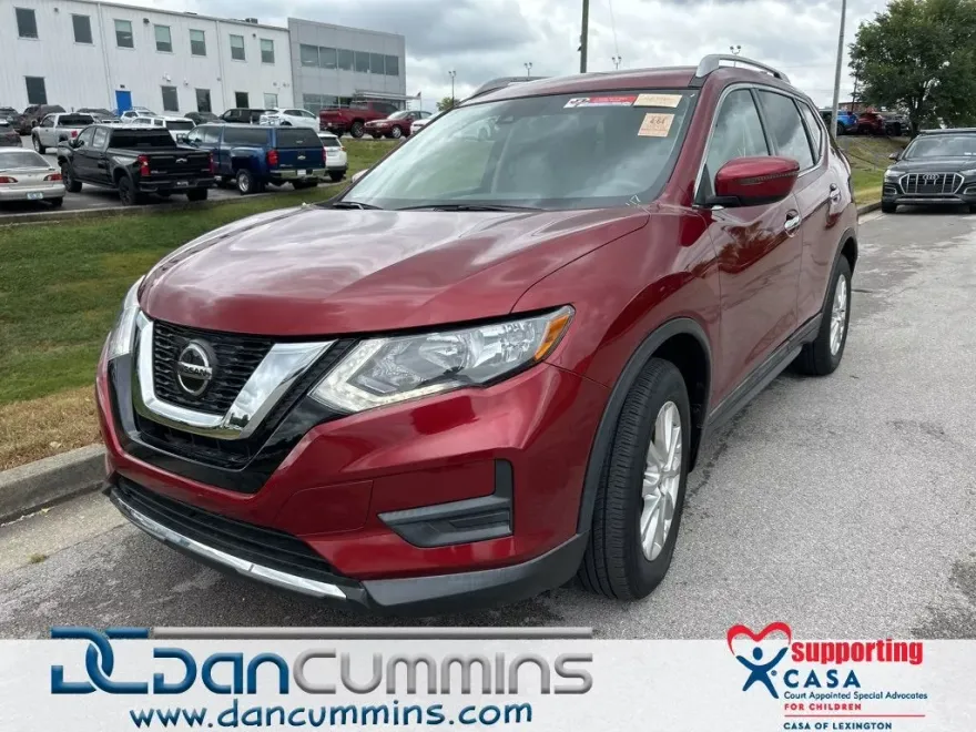 2020 Nissan Rogue SV photo 1