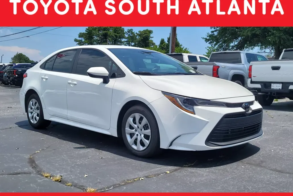 2024 Toyota Corolla LE photo 1