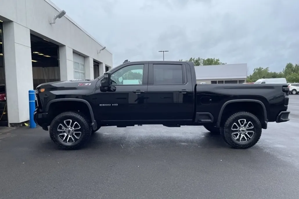 2024 Chevrolet Silverado 2500HD Custom photo 1