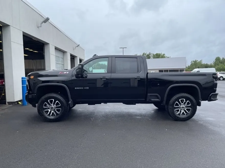 2024 Chevrolet Silverado 2500HD Custom photo 1