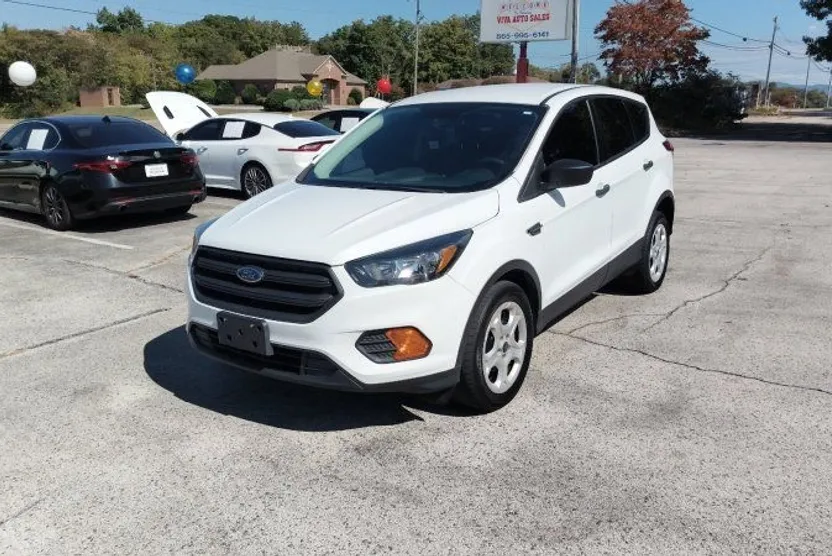 2019 Ford Escape S photo 1