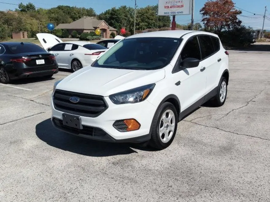 2019 Ford Escape S photo 1