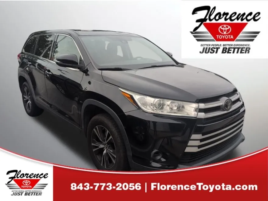 2019 Toyota Highlander LE photo 1
