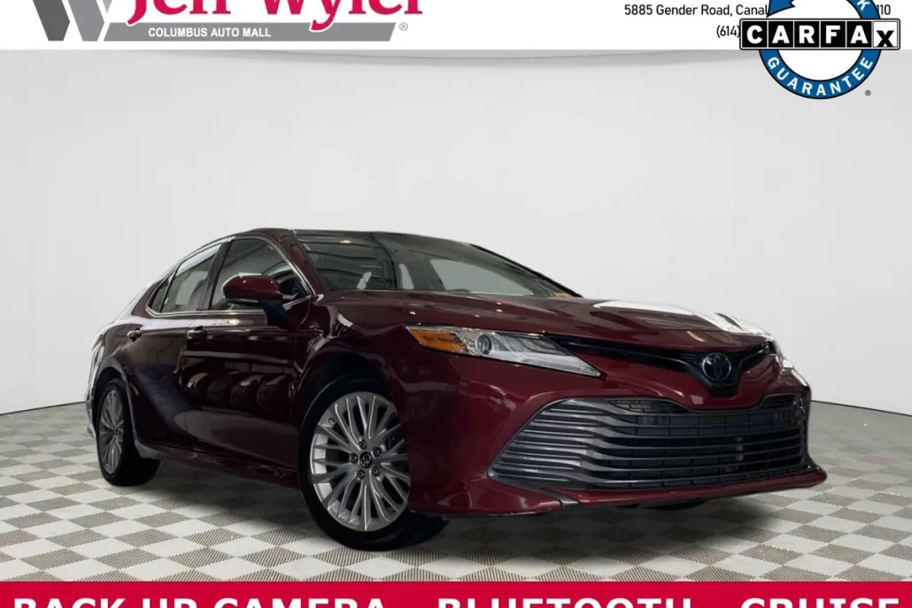 2018 Toyota Camry XLE photo 1