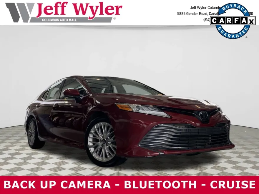 2018 Toyota Camry XLE photo 1