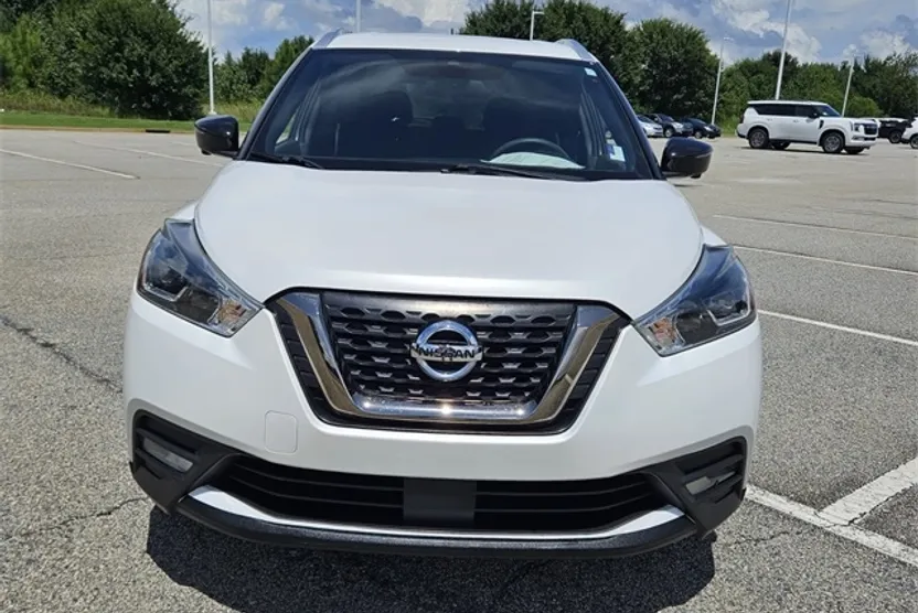 2020 Nissan Kicks SR photo 1