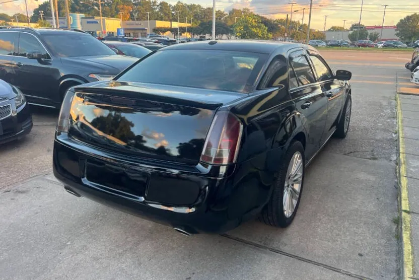 2013 Chrysler 300 photo 1
