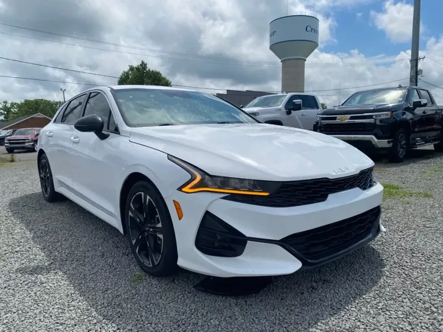2022 Kia K5 GT-Line photo 1