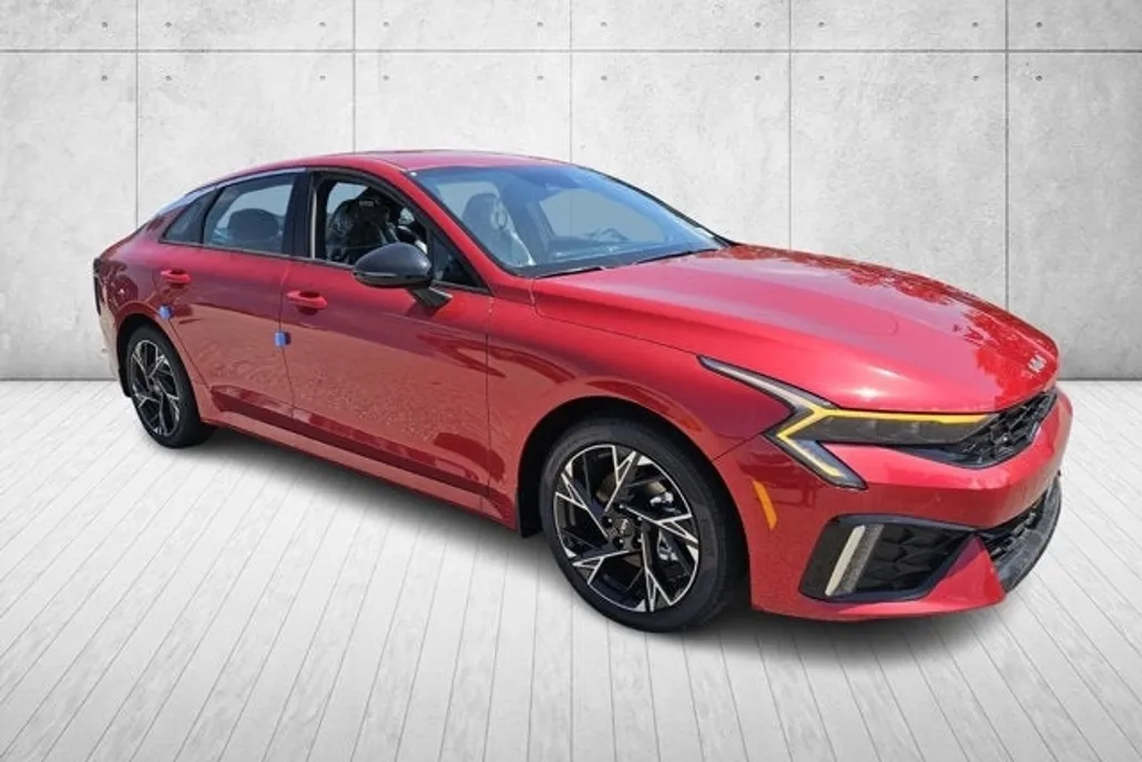 2025 Kia K5 GT-Line photo 1
