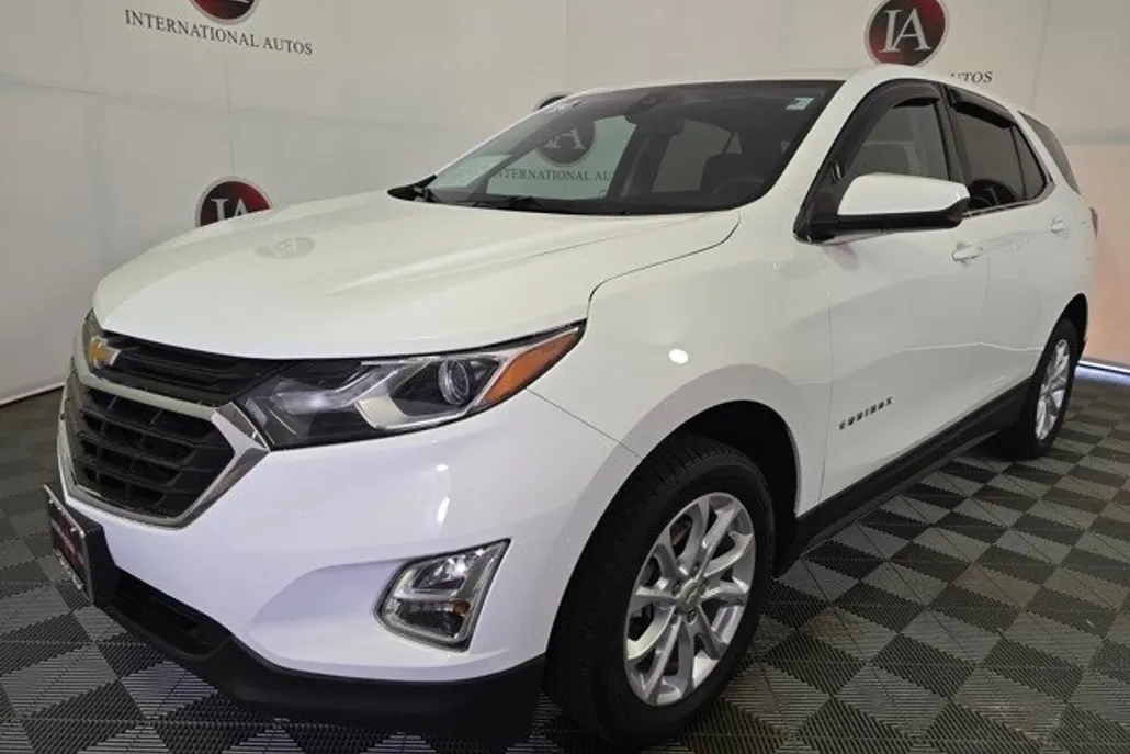 2020 Chevrolet Equinox LT photo 1