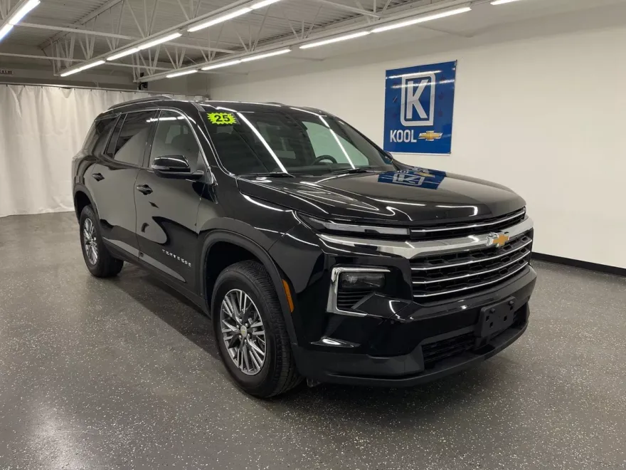 2025 Chevrolet Traverse 2LT photo 1