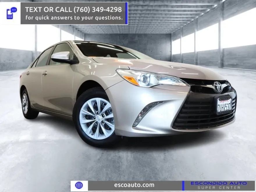 2016 Toyota Camry SE photo 1