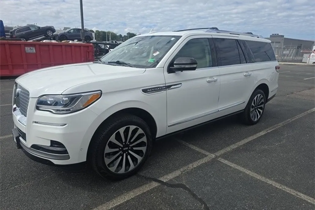 2024 Lincoln Navigator L Reserve photo 1