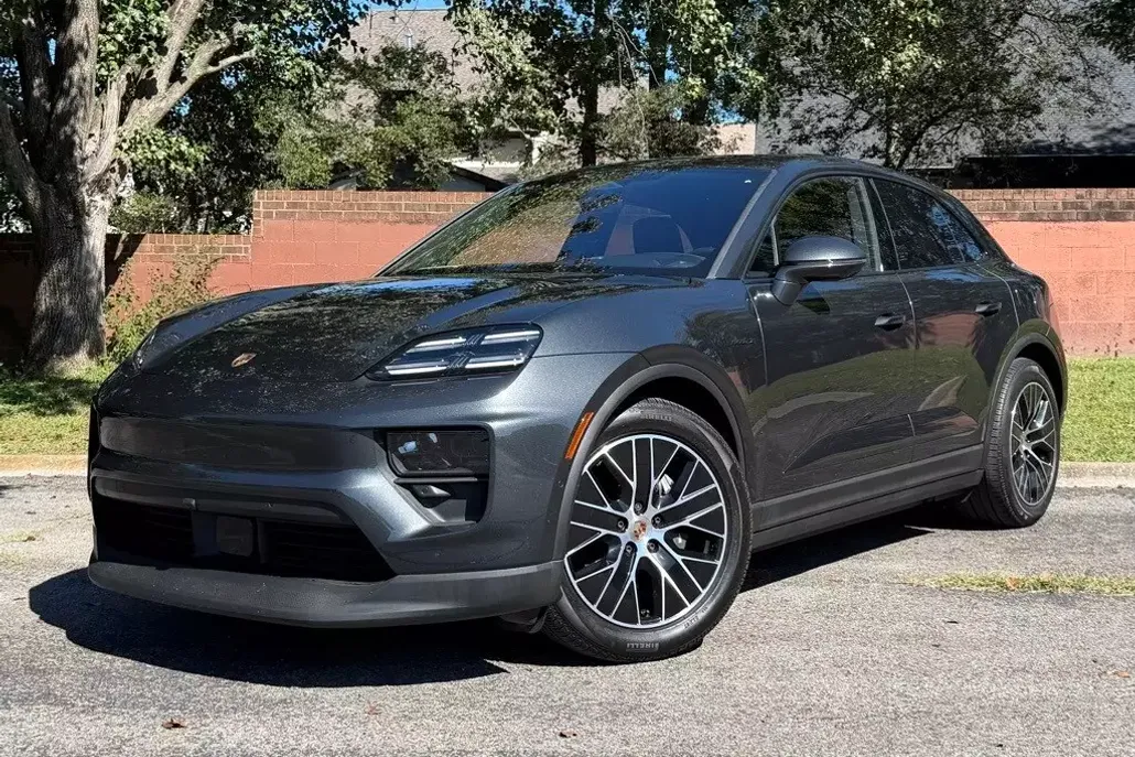 2025 Porsche Macan Electric 4 photo 1
